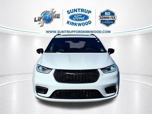 Used 2025 Chrysler Pacifica Limited FWD image 34
