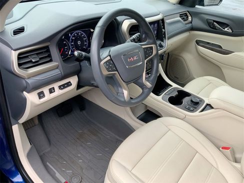 Used 2023 GMC Acadia Denali w/ Denali Technology Package image 11