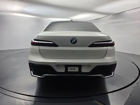 Used 2023 BMW 740i w/ Parking Assistance Package RWD image 5