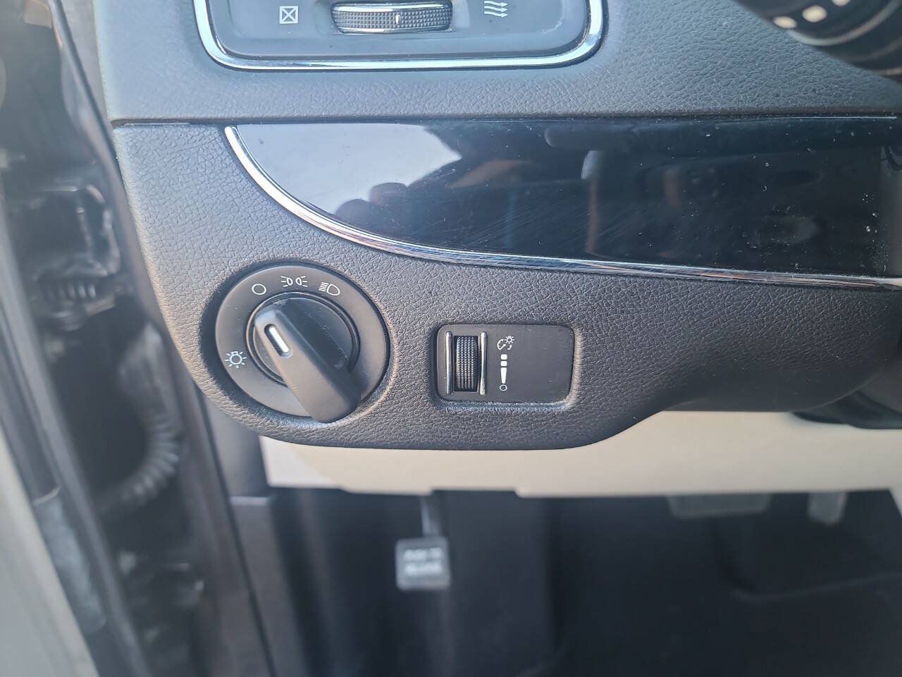 Used 2016 Dodge Grand Caravan SE FWD image 18