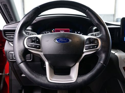Used 2022 Ford Explorer XLT image 24