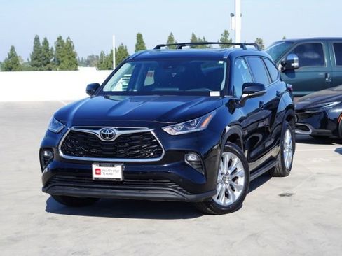 Used 2021 Toyota Highlander Limited FWD image 5