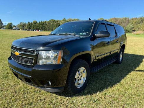 Used 2014 Chevrolet Suburban LT w/ Luxury Package image 7