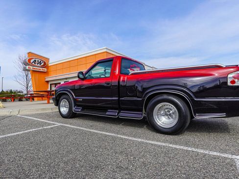 Used 1997 Chevrolet S10 Pickup LS w/ Preferred Equipment Group RWD image 14