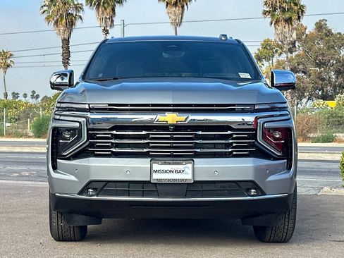New 2025 Chevrolet Suburban Premier image 9