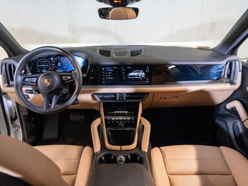 Certified 2026 Porsche Cayenne AWD/4WD image 25