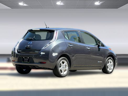Used 2013 Nissan Leaf SV w/ LED & Quick Charge Pkg FWD image 8
