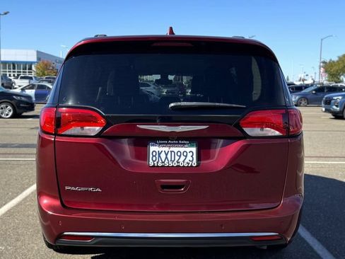 Used 2017 Chrysler Pacifica Touring-L FWD image 6
