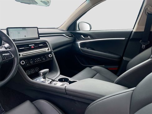 Used 2025 Genesis G70 2.5T image 23