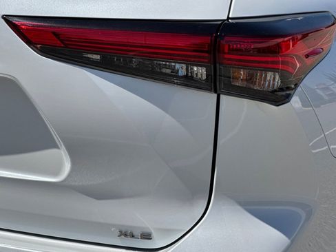 Used 2023 Toyota Highlander XLE image 26