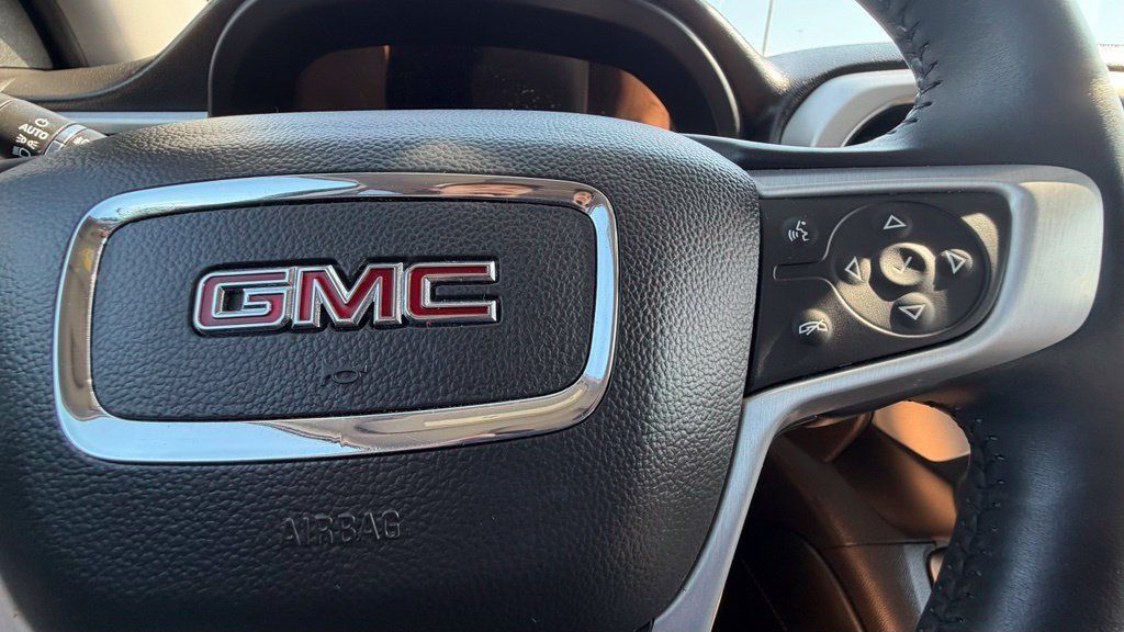 Used 2022 GMC Acadia SLT w/ Technology Package FWD image 14