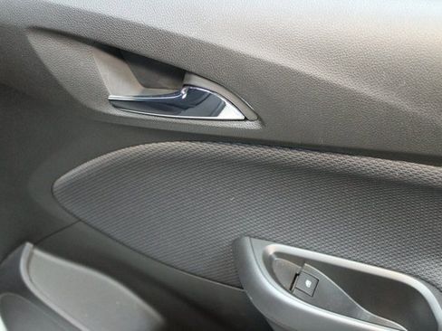 Used 2018 Chevrolet Cruze LT image 13