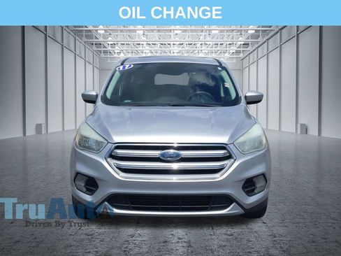 Used 2017 Ford Escape SE FWD image 2