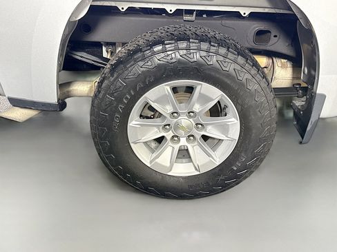 Used 2021 Chevrolet Silverado 1500 LT AWD/4WD image 32