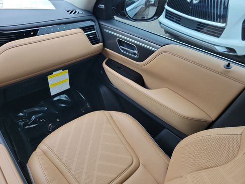 New 2026 INFINITI QX80 Luxe image 13