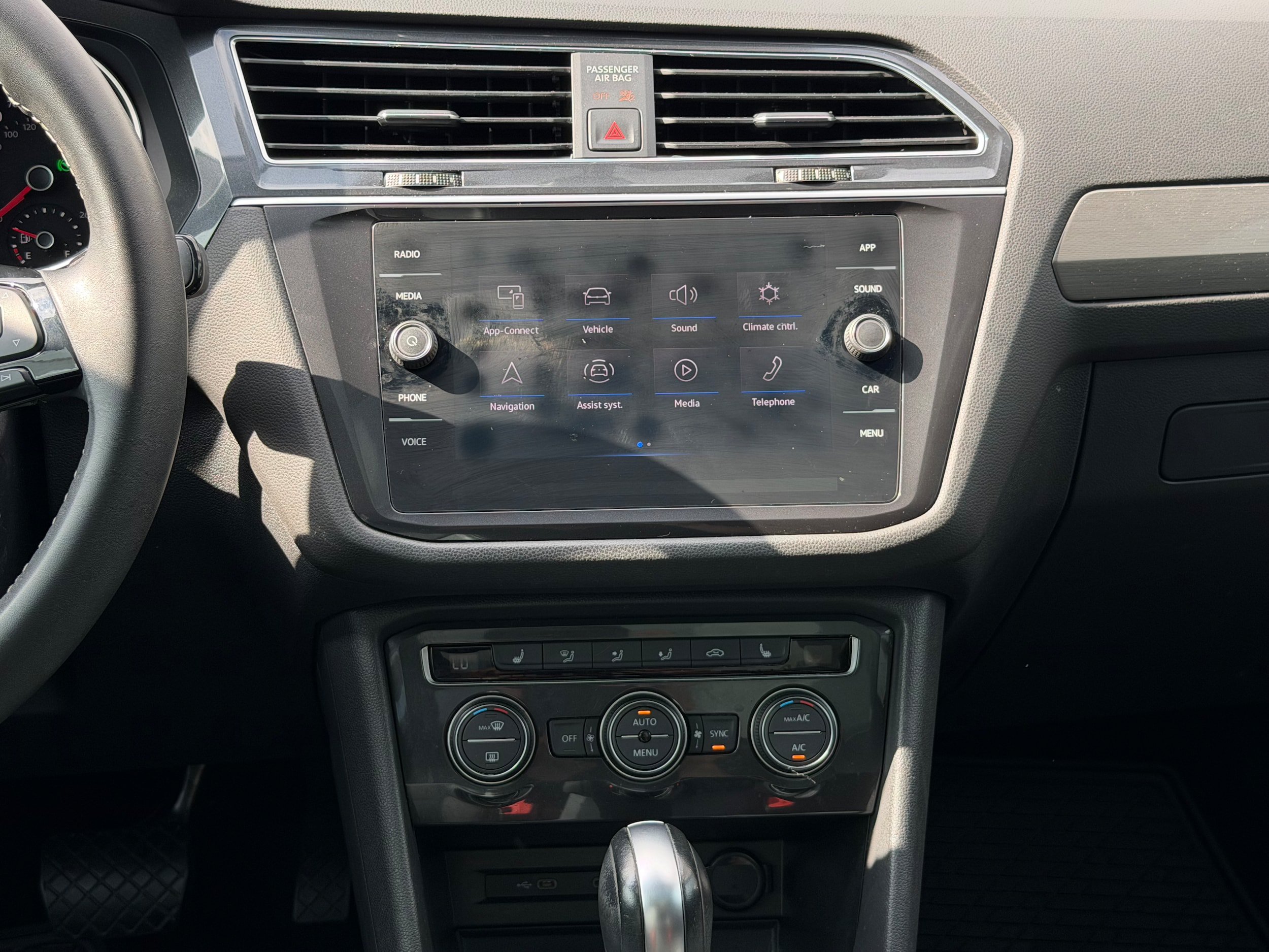 Used 2021 Volkswagen Tiguan SE FWD image 14