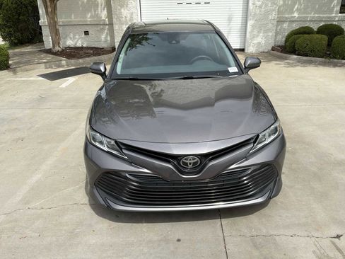Used 2019 Toyota Camry LE image 3