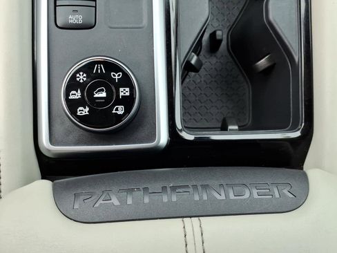 Used 2022 Nissan Pathfinder SL AWD/4WD image 21