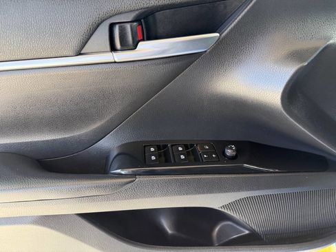 Used 2020 Toyota Camry SE image 9