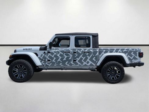Used 2021 Jeep Gladiator Sport AWD/4WD image 7