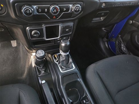 Used 2018 Jeep Wrangler Unlimited Sport image 12