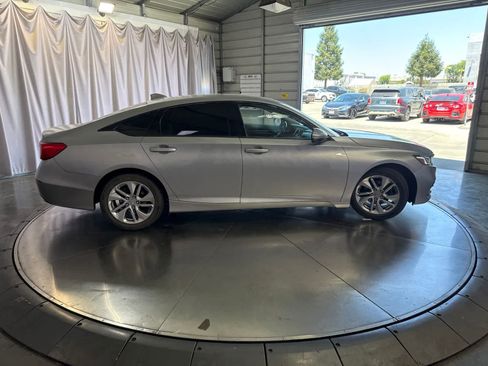 Used 2019 Honda Accord LX image 4