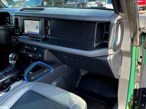 Used 2023 Ford Bronco Black Diamond w/ Sasquatch Package image 13