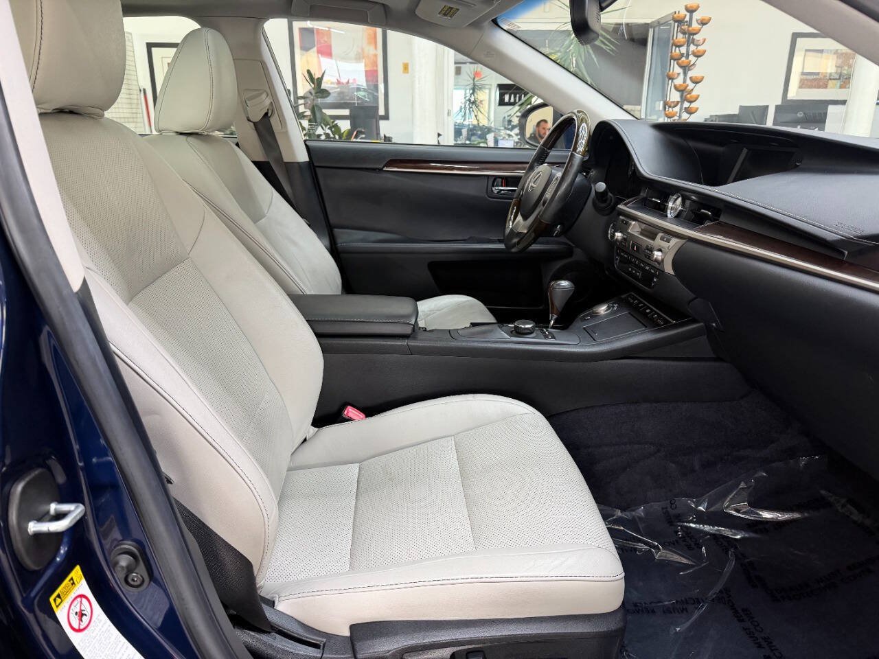 Used 2013 Lexus ES 350 w/ Luxury Pkg FWD image 17