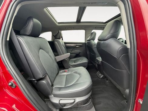 Used 2022 Toyota Highlander Platinum AWD/4WD image 23