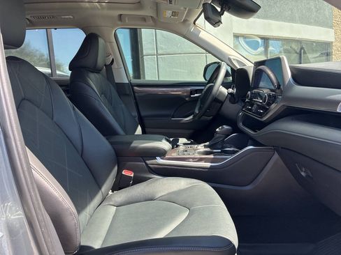Used 2024 Toyota Highlander Platinum AWD/4WD image 13