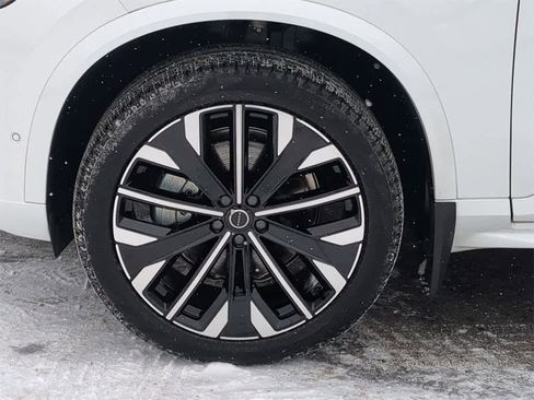New 2025 Volvo XC90 B5 Plus w/ Protection Package Premier image 13