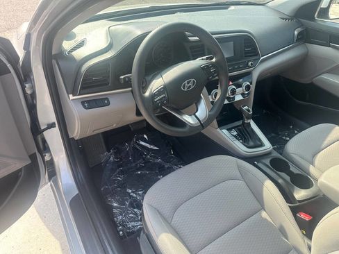 Used 2019 Hyundai Elantra SE image 14
