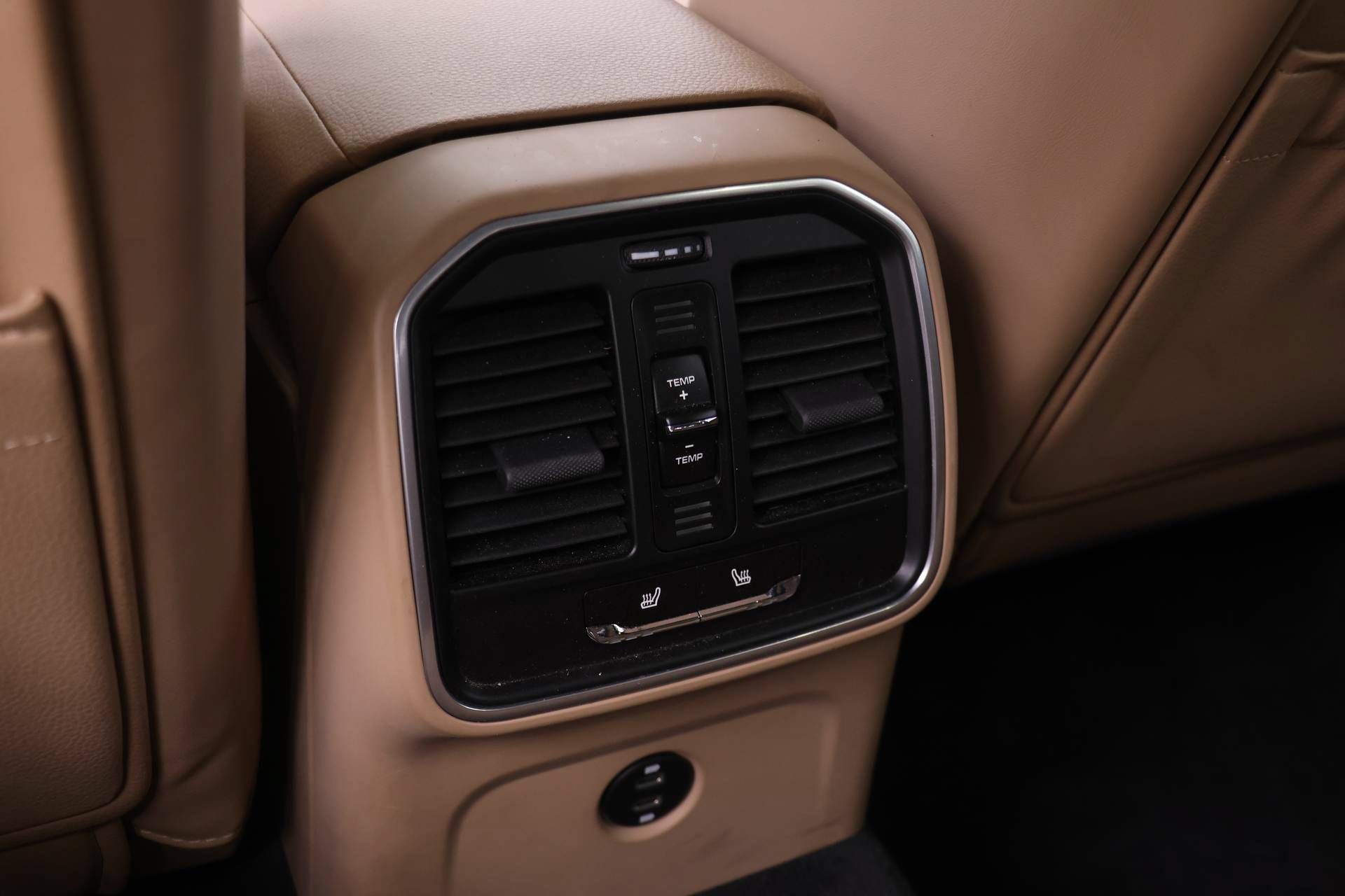 Used 2026 Porsche Macan AWD/4WD image 18