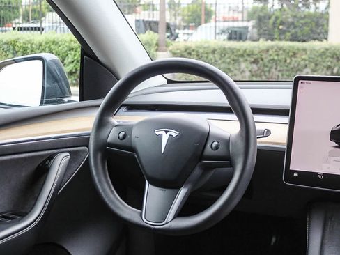 Used 2023 Tesla Model Y Long Range AWD/4WD image 19