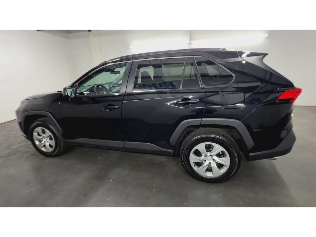 Used 2021 Toyota RAV4 LE FWD image 6