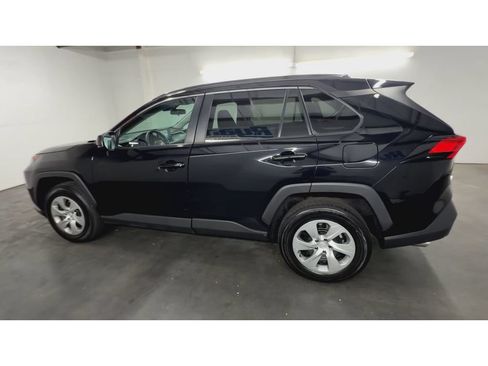 Used 2021 Toyota RAV4 LE FWD image 6