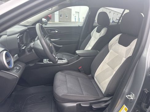 Used 2024 Chevrolet Trax LS image 21