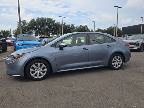 Used 2022 Toyota Corolla LE FWD image 5
