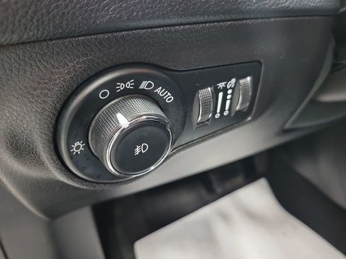 Used 2020 Jeep Compass Limited image 43