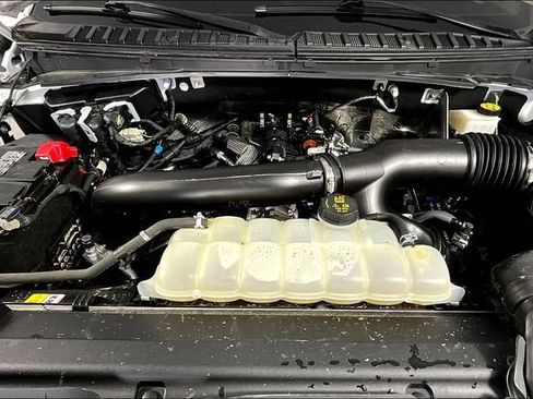Used 2023 Ford Expedition XLT RWD image 9