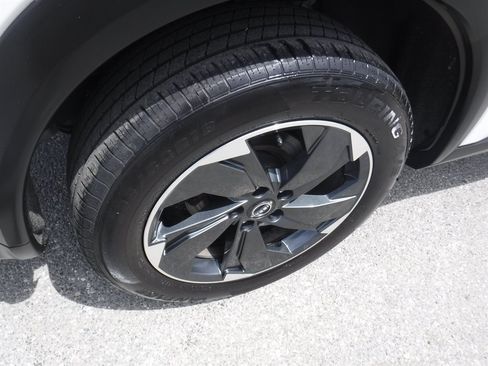 Used 2024 Nissan Rogue SV AWD/4WD image 4