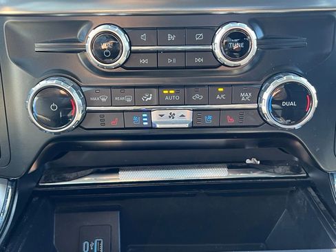 Used 2022 Ford F150 Lariat w/ Trailer Tow Package image 37