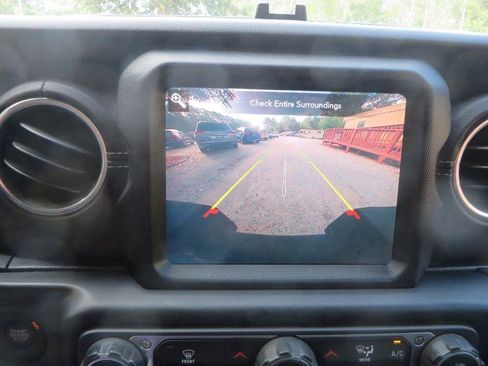 Used 2020 Jeep Gladiator Overland AWD/4WD image 19