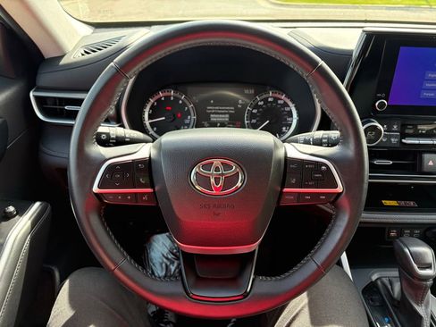 Certified 2025 Toyota Highlander XLE AWD/4WD image 21