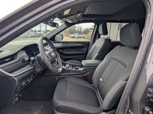 New 2026 Jeep Grand Cherokee Laredo X image 9