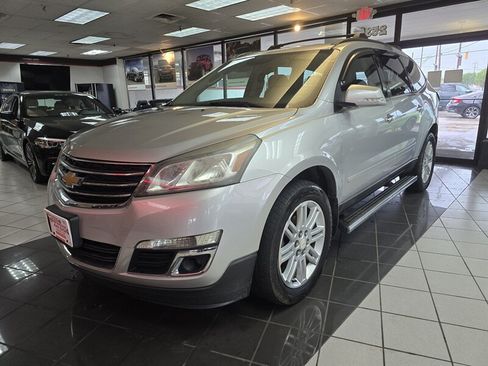 Used 2015 Chevrolet Traverse LT w/ Style and Technology Package FWD image 1