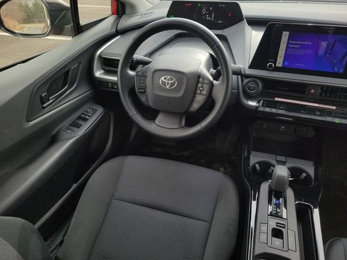 Used 2024 Toyota Prius LE image 11