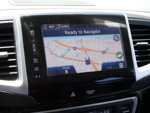 Used 2017 Honda Pilot Touring image 22