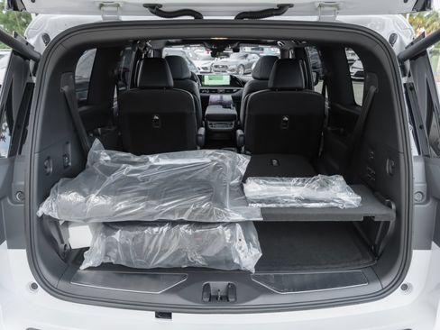 Certified 2026 INFINITI QX80 4WD w/ Sport Exterior Package image 39
