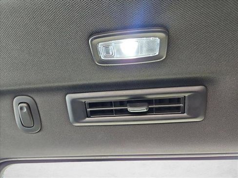 Used 2021 GMC Yukon SLT w/ SLT Premium Package image 19